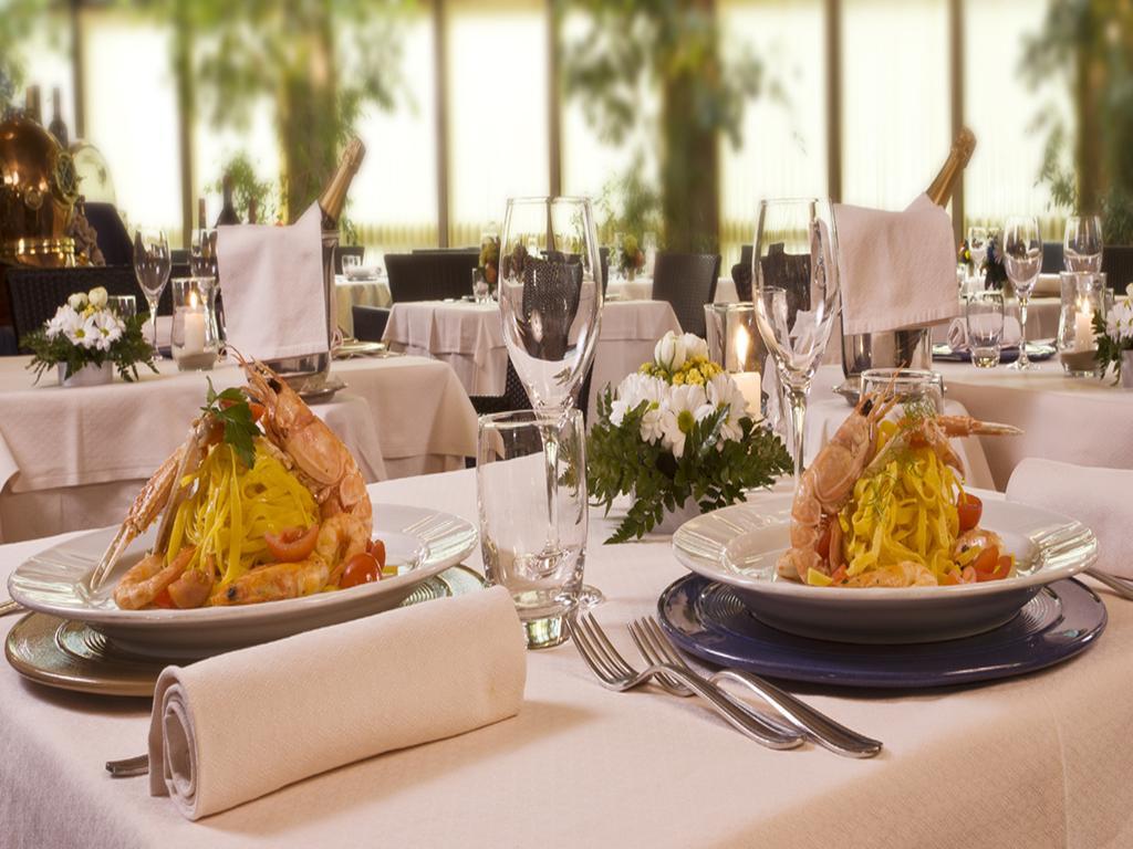 Hotel Savoy Pesaro Esterno foto