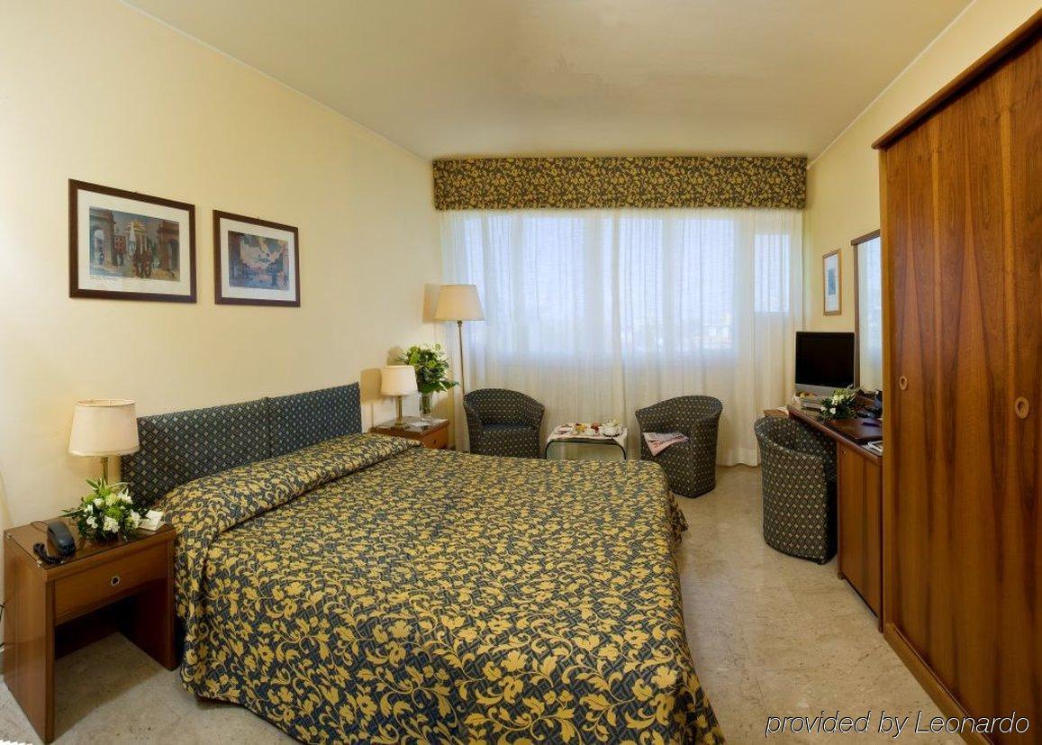 Hotel Savoy Pesaro Camera foto
