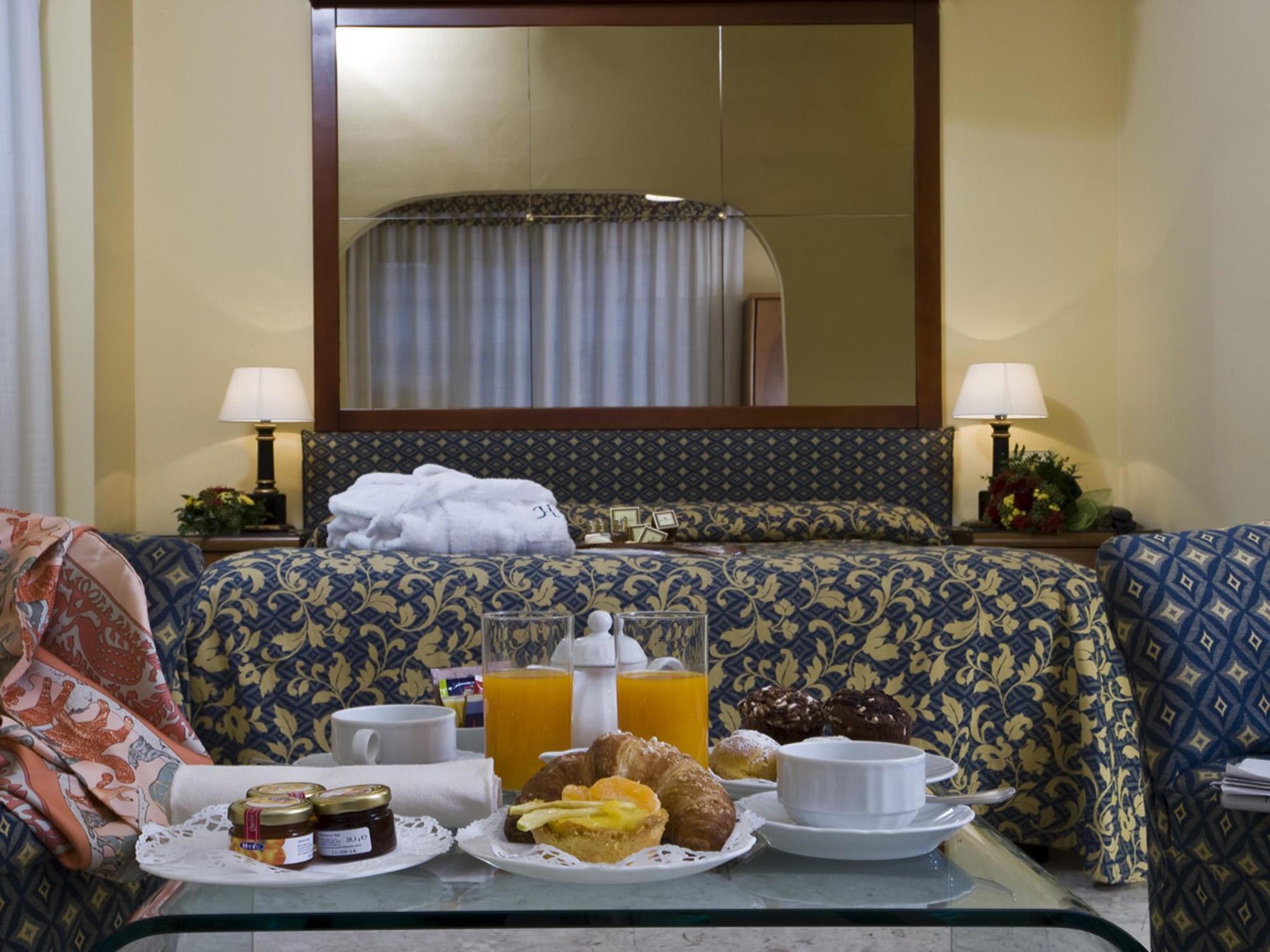 Hotel Savoy Pesaro Esterno foto