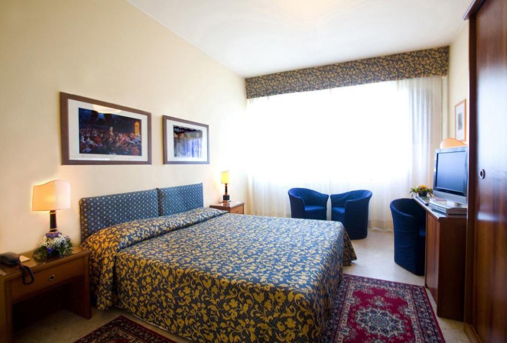 Hotel Savoy Pesaro Esterno foto