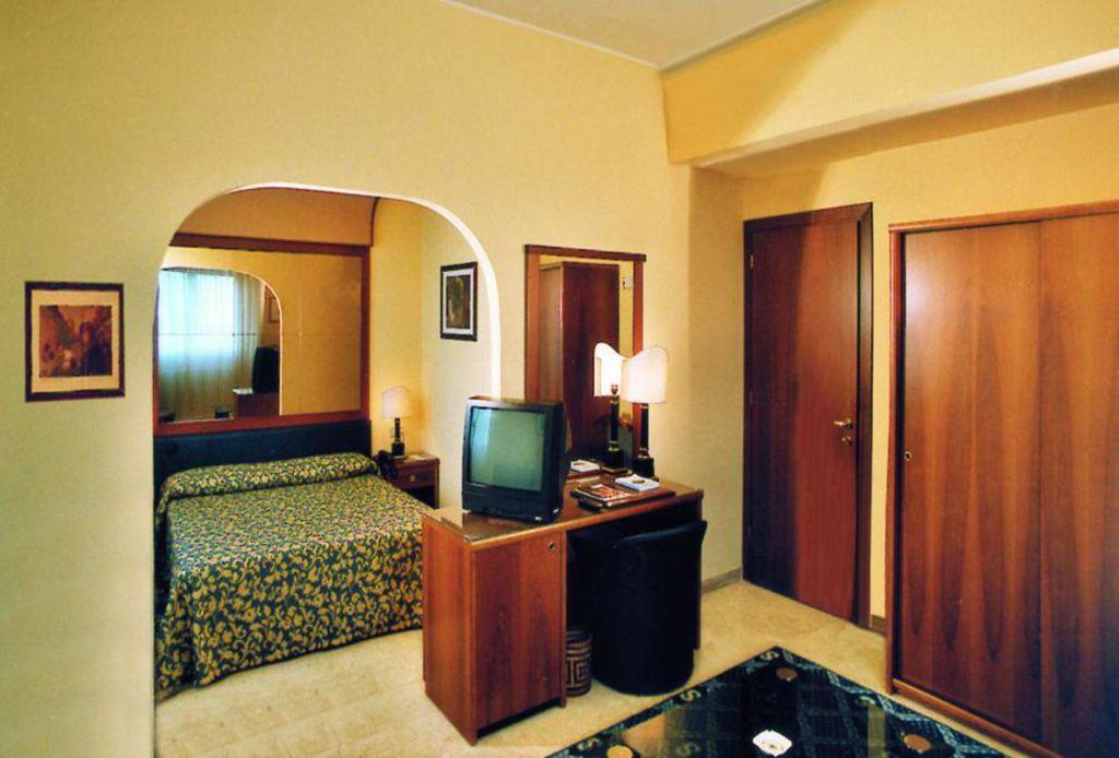 Hotel Savoy Pesaro Esterno foto