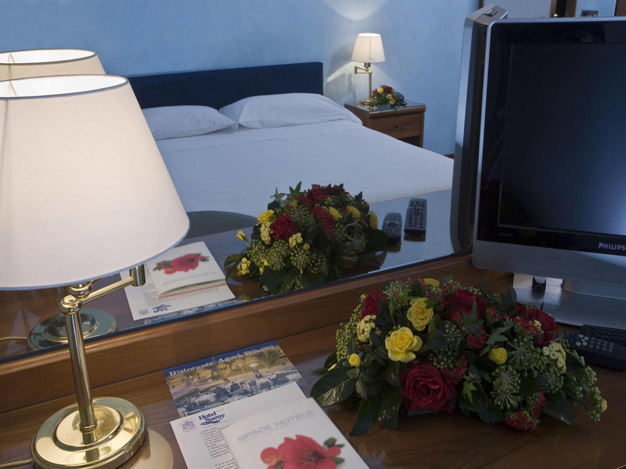 Hotel Savoy Pesaro Esterno foto