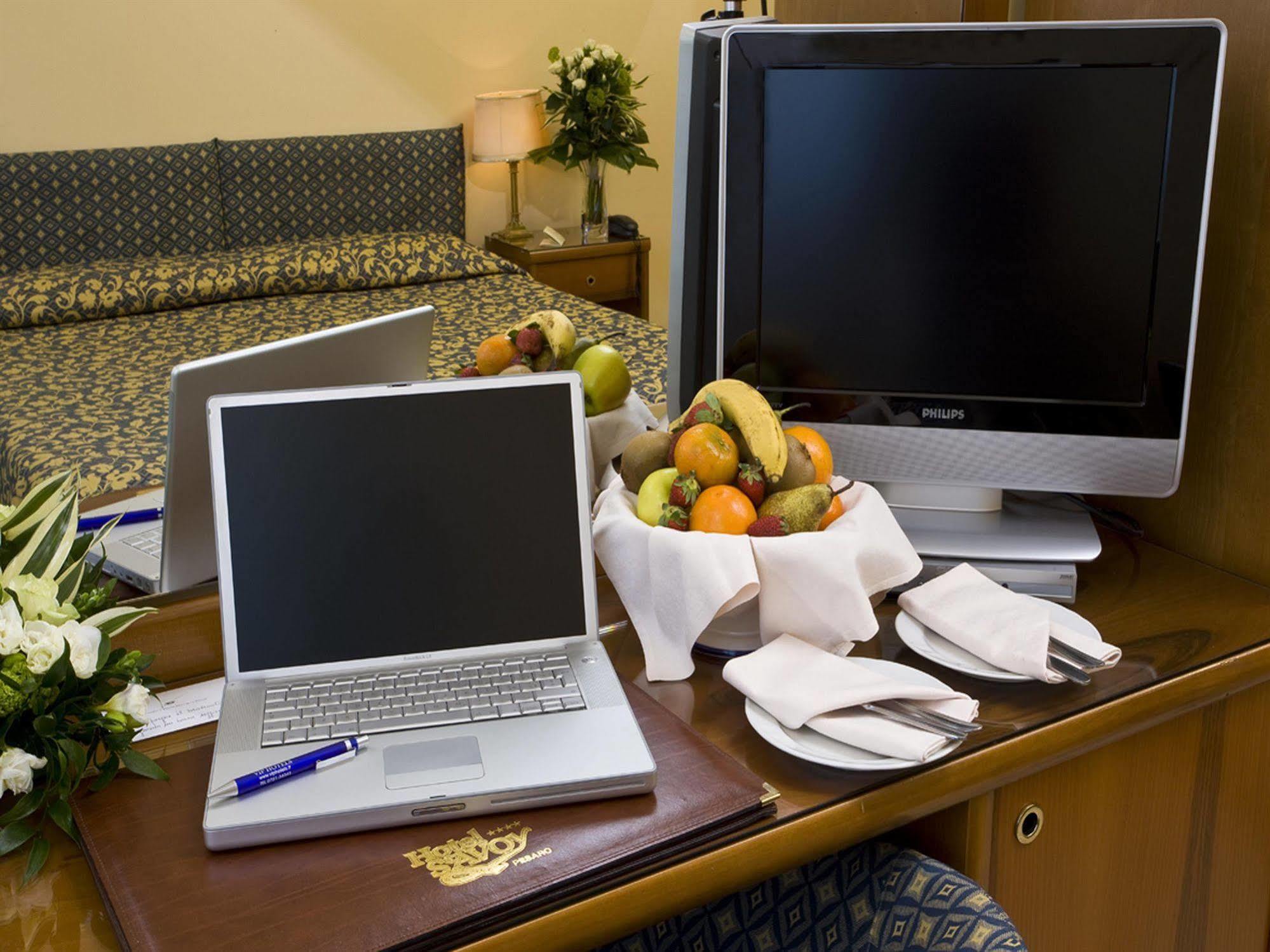 Hotel Savoy Pesaro Esterno foto