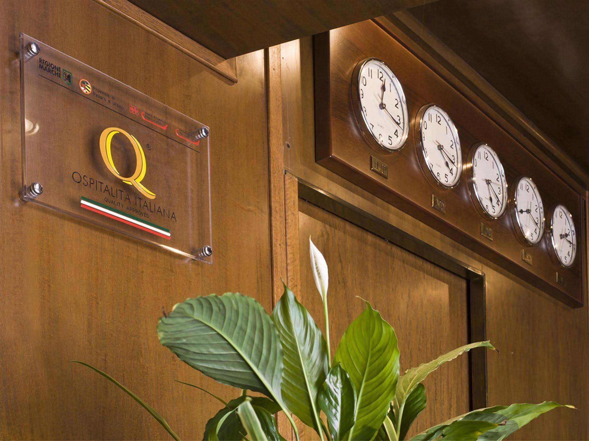 Hotel Savoy Pesaro Esterno foto