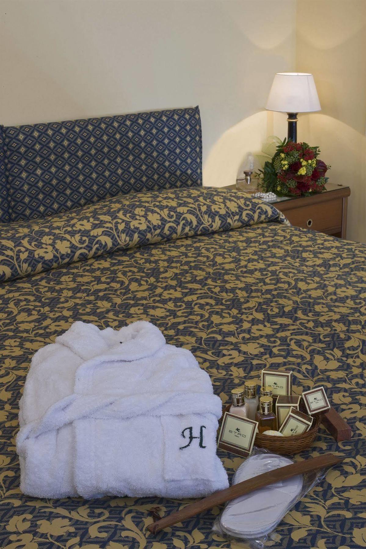Hotel Savoy Pesaro Esterno foto